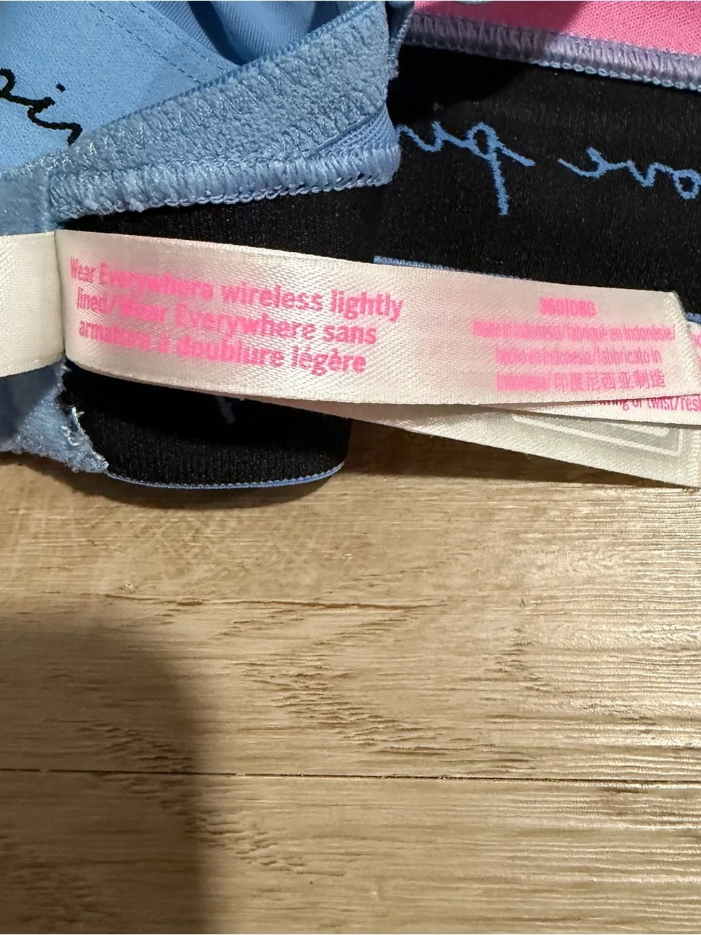 PINK Victoria's Secret Wireless Lightly Lined Bra